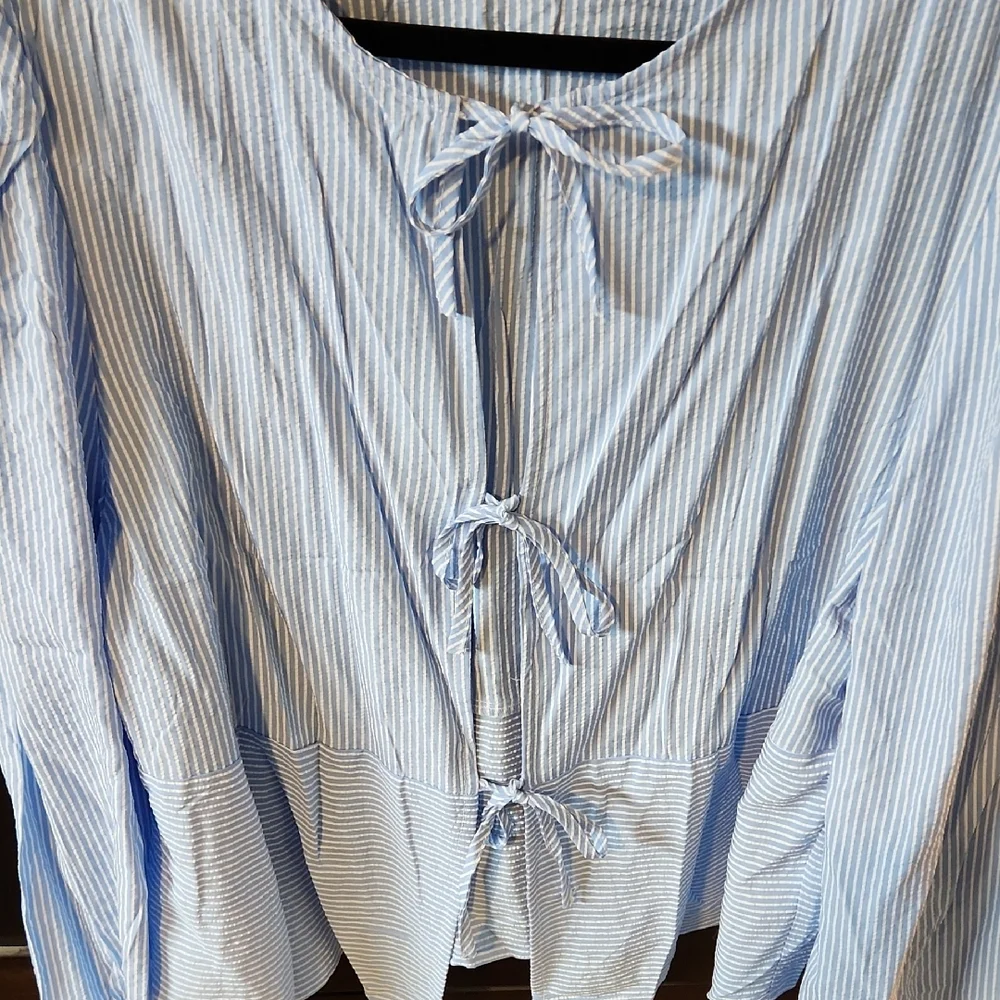 NWOT Powder Blue Relaxed Tie Front Blouse - Picture 4 of 8